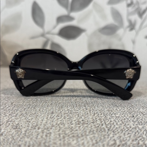 VERSACE Polarized Sunglasses - Picture 5 of 9